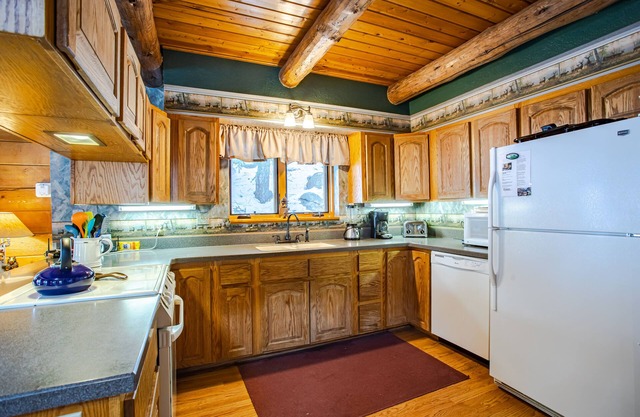 Ouray Log Cabin - Cozy Cabin Overlooking the Uncompahgre River