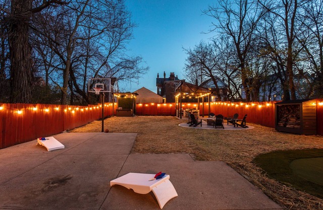 Outdoor Oasis-New 4 BR w/PuttPutt, Hottub, Firepit