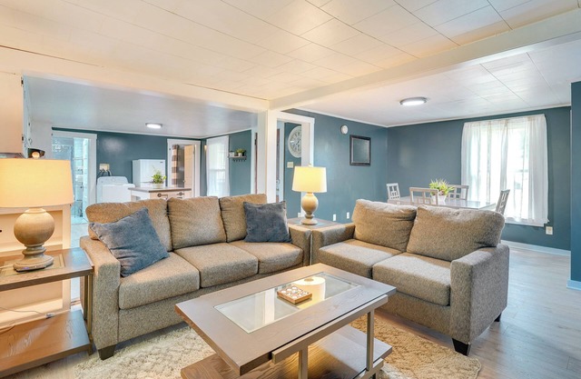 Outdoorsy Oasis w/ Screened Porch in Claremont
