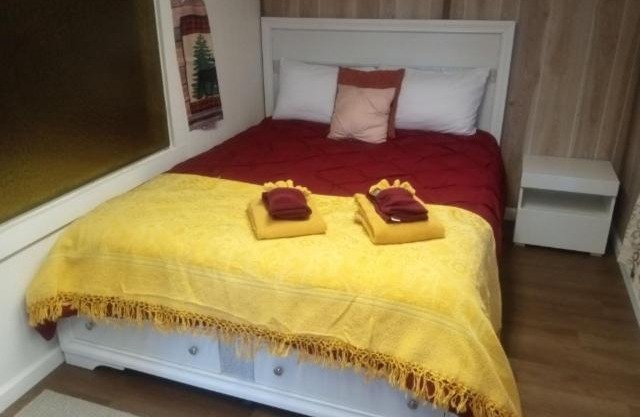 Outdoorsy Room