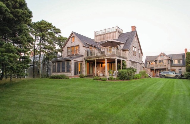 Warrens Landing Designer Home avec des couchers de soleil spectaculaires