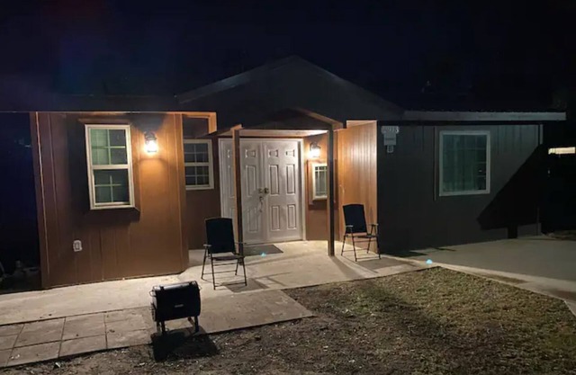 Outpost Cottage - Sleeps 3 Great Price!