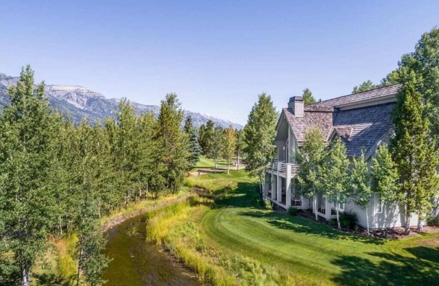 Avant-poste: Condo Teton Pines au dernier étage! AC, terrain de golf et vue sur la montagne