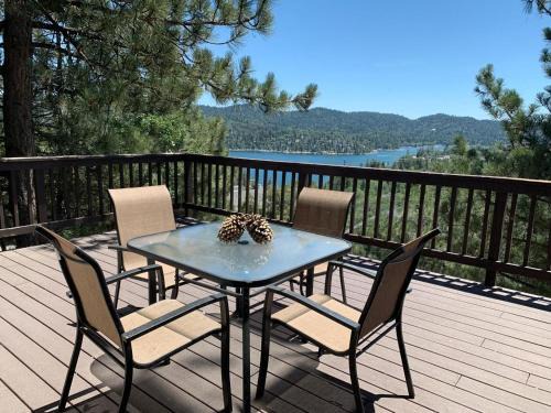 Outrageous Lake View Villa pets ok