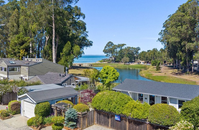 VUES EXTRÊMES de ce Oceanfront Beach Cottage, à quelques pas de la plage