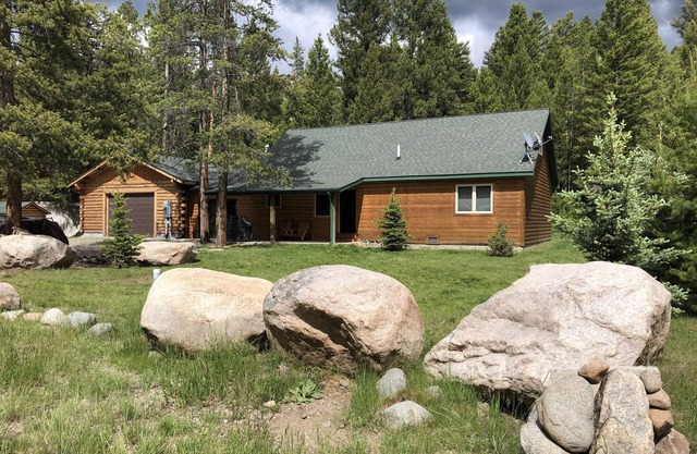 Exceptionnelle cabine Crandall à quelques minutes de Yellowstone, prête pour votre aventure!