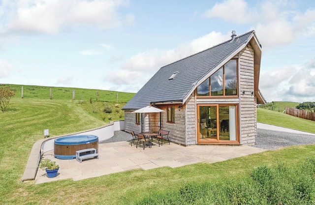 Outstanding open plan two storey lodge.