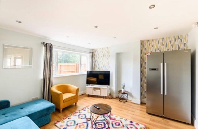 Overbury Lodge, Birmingham with FREE Parking