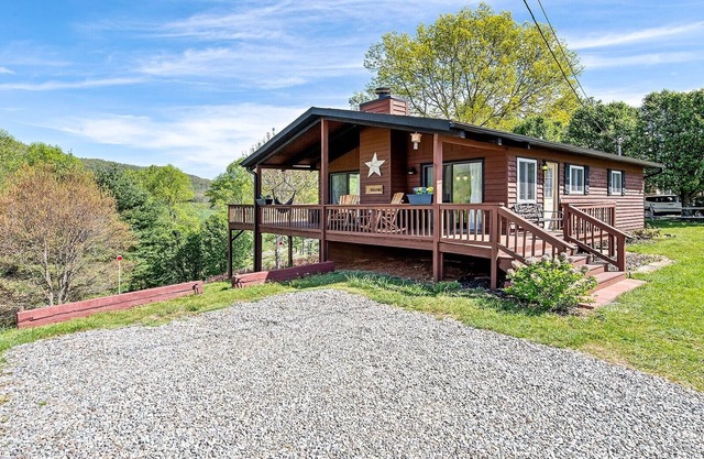 Overlook Nook - 2 BR, 2 BA, HT, FP