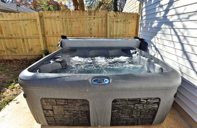 Overlook Ranch Home with Hot Tub and King Bed