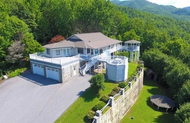 Smoky Mtn Haven - 50+ Acres -3 Gazebos, Nature Shower, Family & Group Friendly