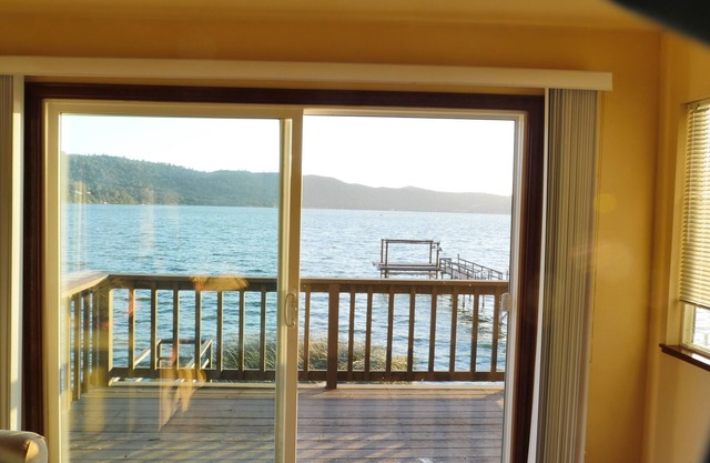 Surplombant Clearlake De The Living Room