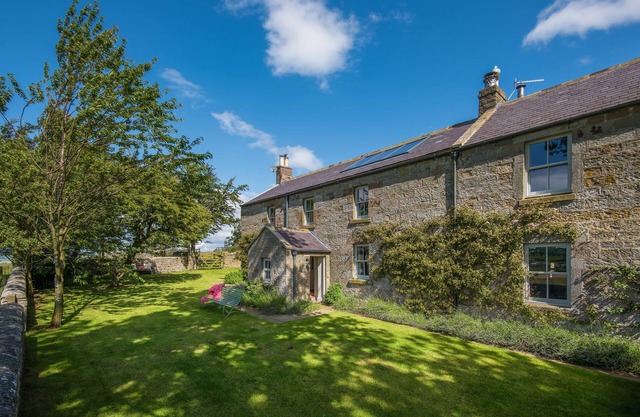 OVERTHWARTS FARMHOUSE cinq chambres, nr. Alnwick. 9 miles de la côte