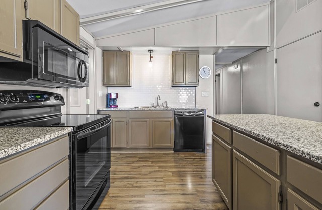 Overtime at Grand Park-sleeps 16