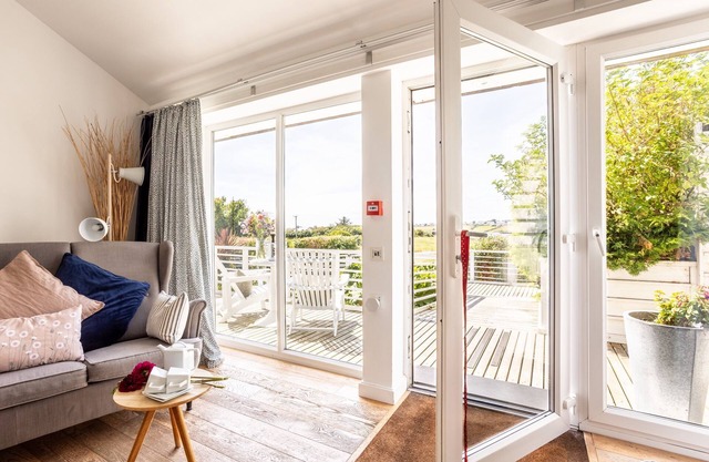 Owain's Lake View - un animal de compagnie qui peut accueillir 3 personnes dans 1 chambre