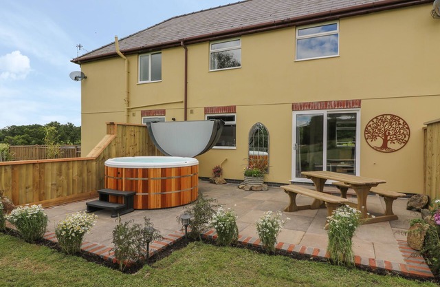 Owl Cottage, LLANDRINDOD WELLS