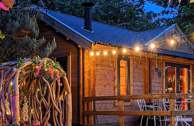 Owl Lodge With Hot Tub, Sauna and Treatments