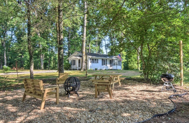 'Owl's Hideaway' in Cleveland w/ 2 Fire Pits!