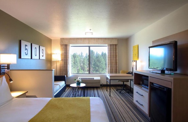 Oxford Suites Spokane Valley