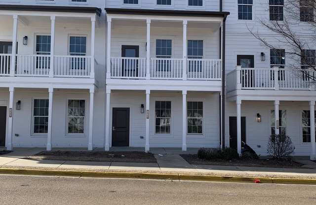Oxford Townhouse 4 Bedrooms 4 Bathrooms with Garage