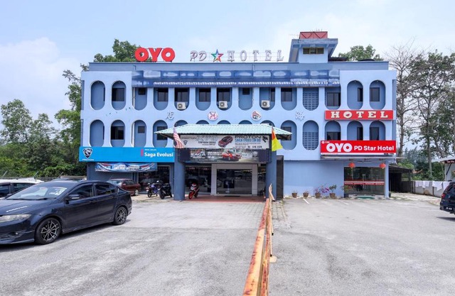 OYO 1136 Pd Star Hotel