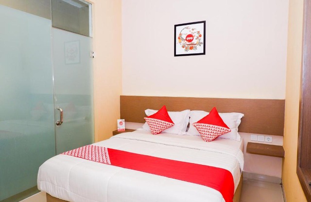 OYO 379 Grand Mundu