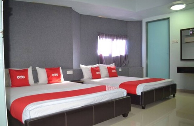 OYO 89737 Hotel Tishoa