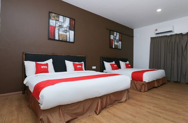 OYO 89915 East Mount Hotel
