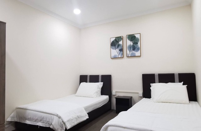 OYO Home 90372 Greybirds Hostel