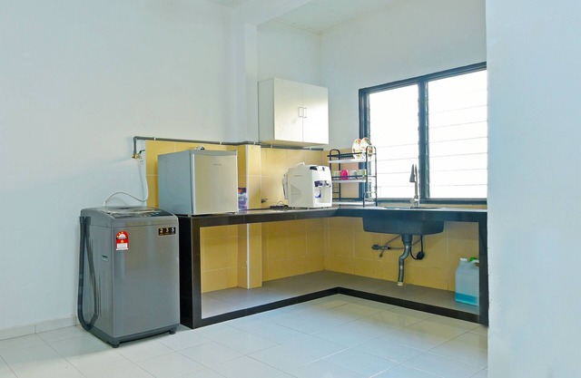 OYO 90493 JL Homestay
