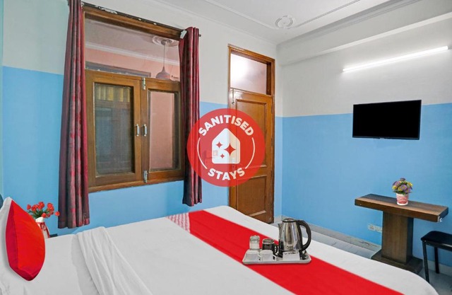 OYO Flagship 70047 Shri Balaji Homes