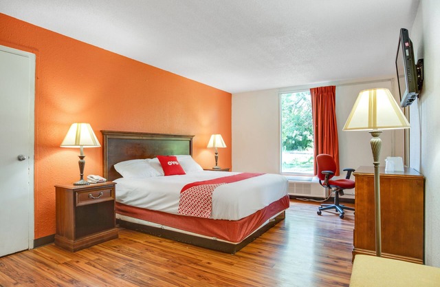 OYO Hotel Mona Lake Muskegon