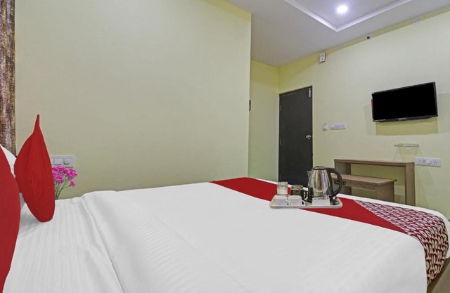 OYO Hotel R Square