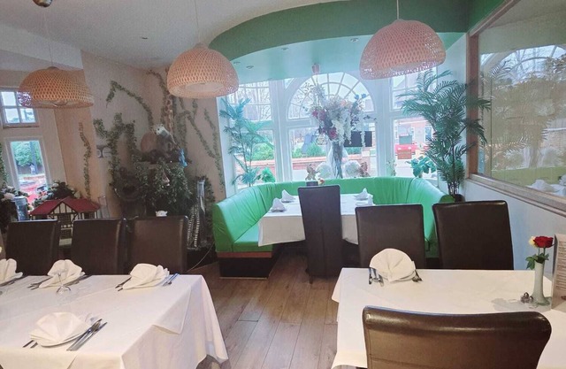 OYO Kingswood Hotel