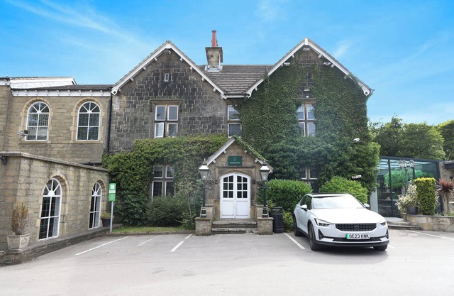 Tong Park Hotel