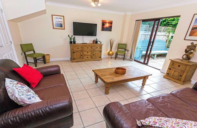 Oysters | Sleeps 6 | Modern Villa & Dog Friendly