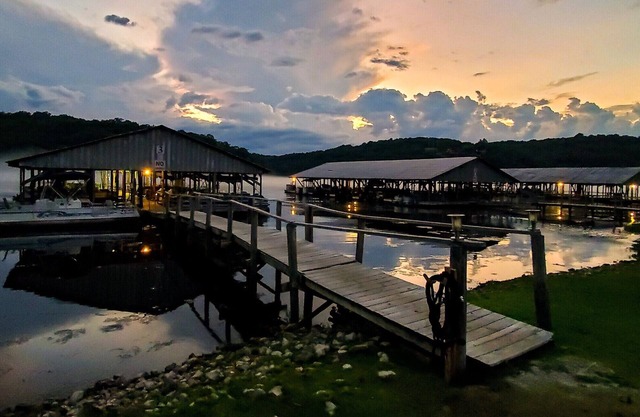 OZARK BEACH RESORT Location de cabines et bateaux