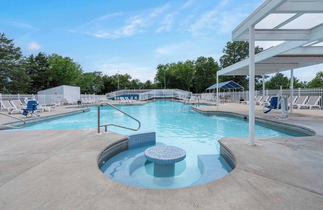 Ozark Mountain Oasis – For 7!