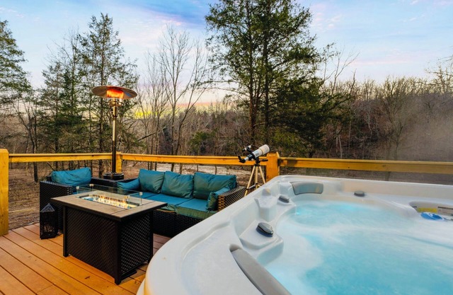Ozark Outside Oasis Creek-View Hot Tub* Bkfast inc
