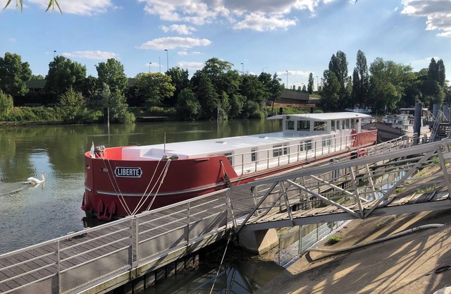 Péniche Liberté aux portes de Paris