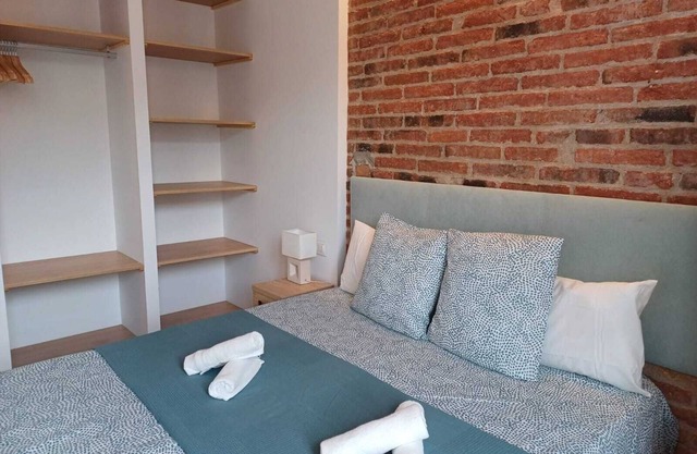 LVP1- Apartment near the beach in Barcelona - 2 bedrooms with double bed