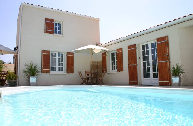 P2 Accueillant appartement à un lit avec jardin attrayant et piscine, WIFI gratuit
