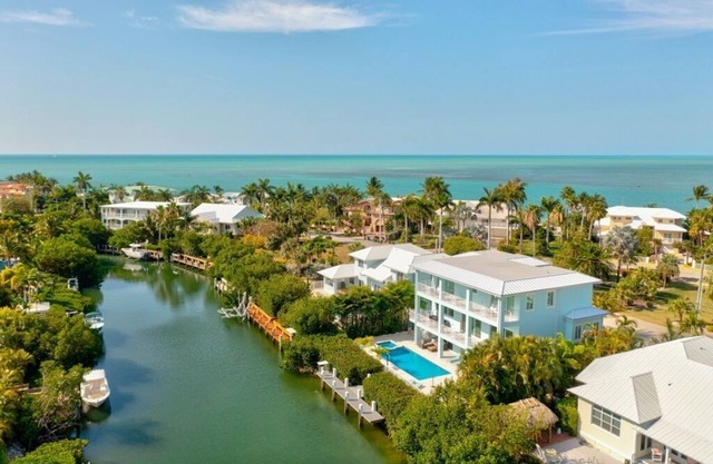 P70 - Stunning 5 bed, 5 bath home with dockage and oversized private pool in...