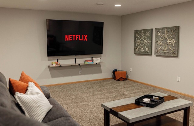 Pet Friendly I King Bed I 75" Smart TV I Fenced Yard