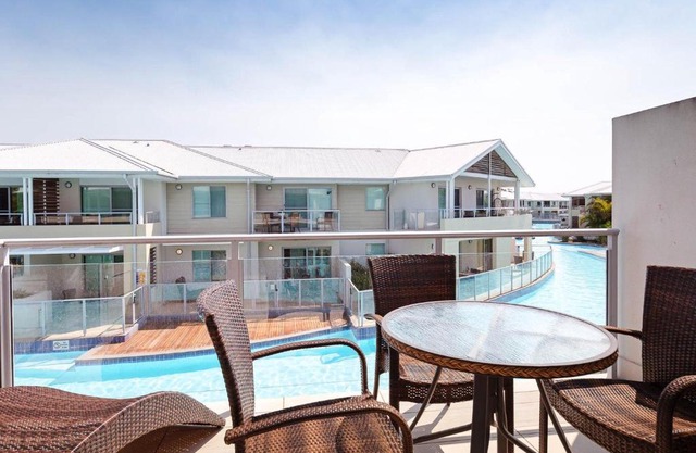 Pacific Blue 245-265 Sandy Point Rd - Dual Key Access, air conditioned unit with resort facilities and linen supplied