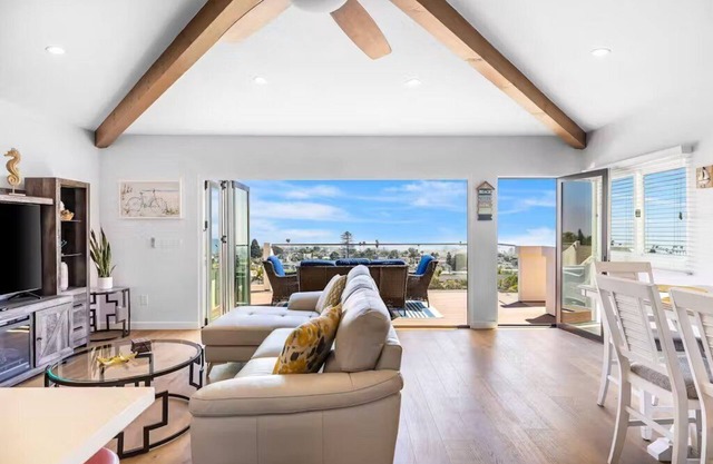 Pacific Combo Homes W/Ocean Views, Patios, 5 Min Walk To Downtown