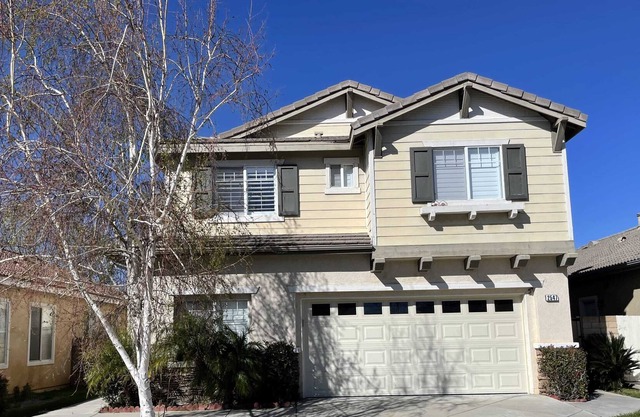 Pacific Dreams Simi Valley is a Distinguished 5 BR 2.5 BA that sleeps 8-10.