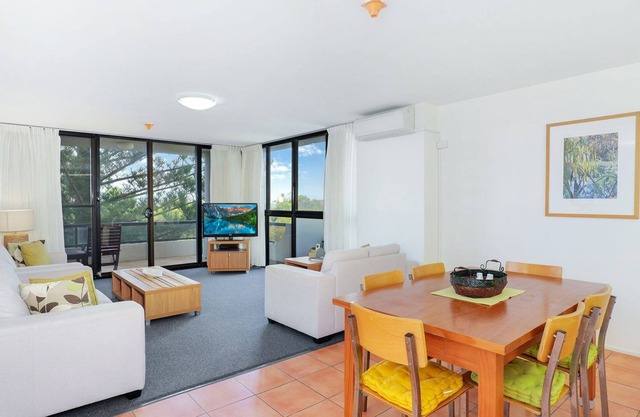 Pacific Towers 603 - Enjoy a fantastic getaway just across the road from the beach.