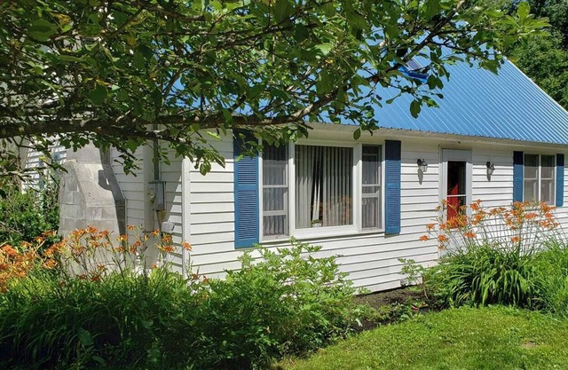 .Pack the car and come stargaze at The Hamden House