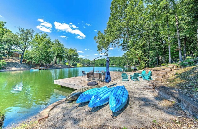 Lakefront Serenity! Paddle, Kayak and Relax from your private dock!